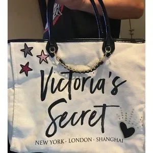 【新品】Victoria's Secret キャンバストート　ブラック ☆Victoria's secret限定お洒落なロゴキャンバストートバッグ